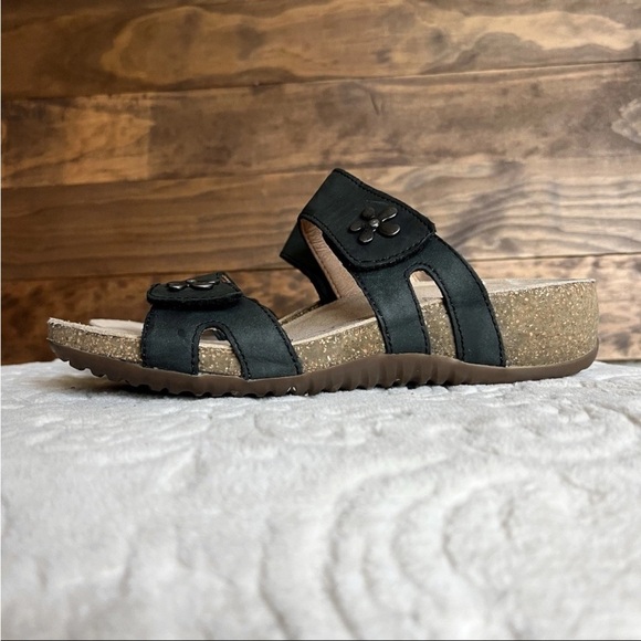 Josef Seibel Tonga Sandal Sz 38 US 7.5 Navy Leather Slip On Flower Strap Comfort - Picture 5 of 8